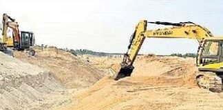 అధికారుల నిర్లక్ష్యంతో ఇసుక దందా జోరు