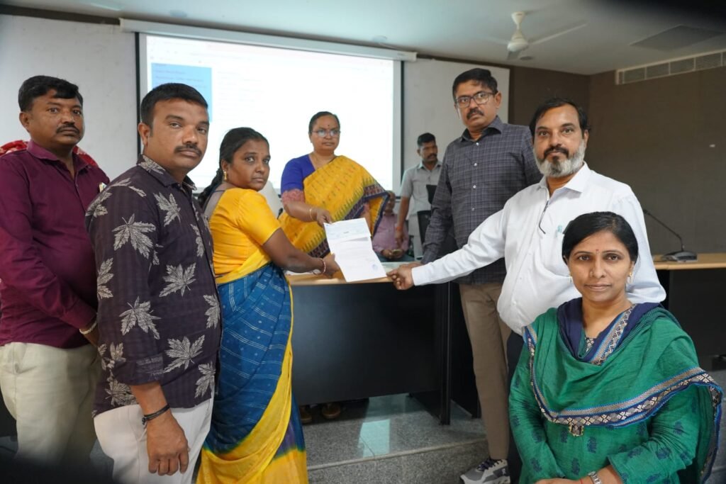 ప్రజావాణి దరఖాస్తులను ఎప్పటికప్పుడు పరిశీలించి పరిష్కరించాలి,జిల్లా కలెక్టర్ కె హేమావతి..