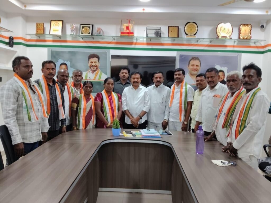 తోటపల్లి గ్రామంలోని 5గురు వార్డు సభ్యులు కాంగ్రెస్ పార్టీలోకి చేరిక