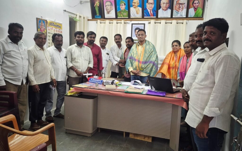 9 సంవత్సరాల భూ సమస్యకు పరిష్కారం  బెజ్జంకి తహసిల్దార్ శ్రీకాంత్ కీ బాధితుల కృతజ్ఞతలు