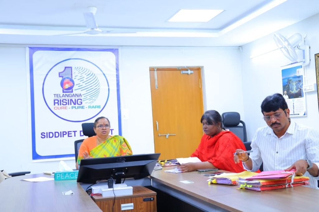 రబీ (యాసంగి) సీజన్ 2025-26 వరి ధాన్యం కొనుగోలు ప్రక్రియను జిల్లాలో ఎటువంటి ఇబ్బందులు లేకుండా సజావుగా నిర్వహించేందుకు అన్ని ఏర్పాట్లు పూర్తి చేసి వెంటనే కొనుగోళ్లు ప్రారంభించాలని జిల్లా కలెక్టర్ శ్రీమతి కె. హైమావతి అధికారులను ఆదేశించారు..