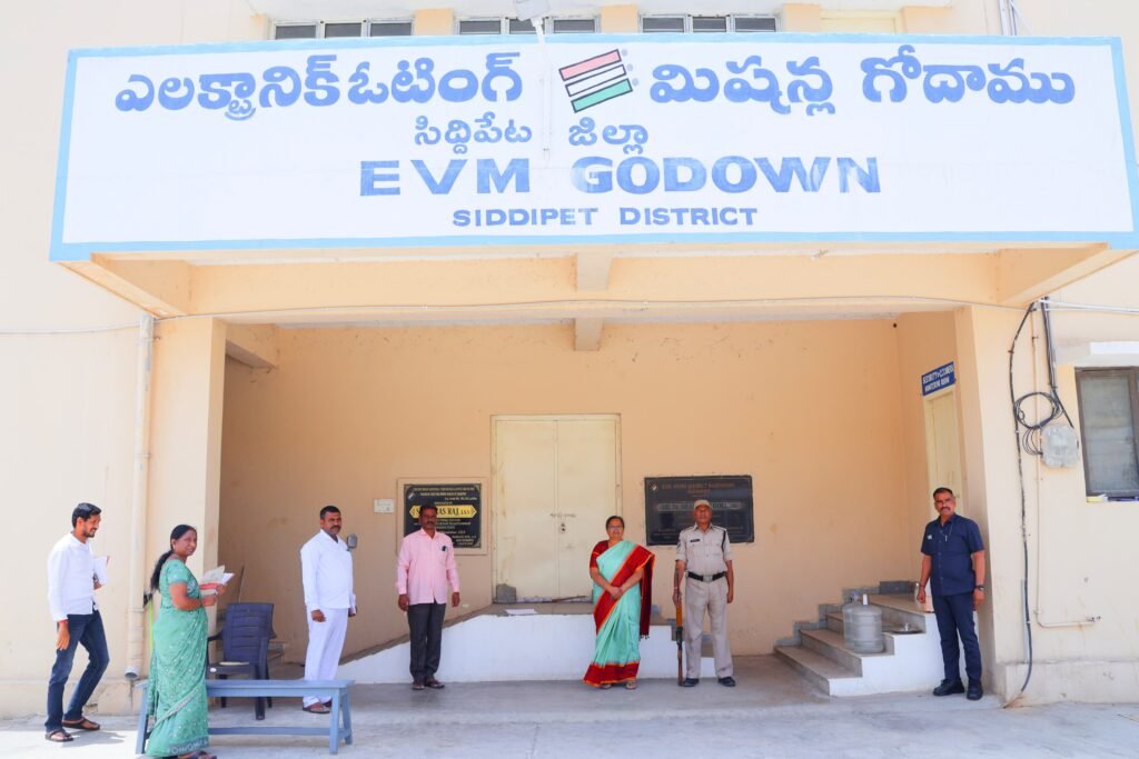 ఈవీఎం గోదాంను క్షేత్రస్థాయిలో పరిశీలన,జిల్లా కలెక్టర్ కె. హైమావతి..