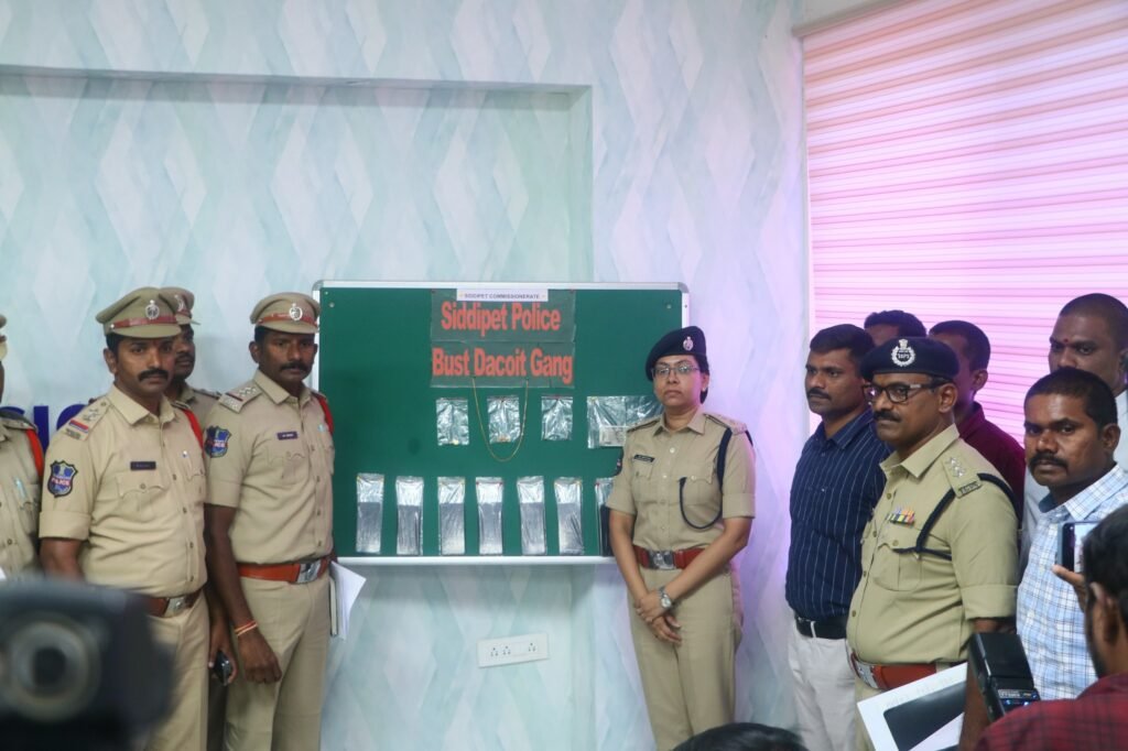 సిద్దిపేటలో సంచలనం సృష్టించిన డాక్టర్ ఇంట్లో దోపిడీ కేసును ఛేదించిన పోలీసులు-9 మంది నిందితుల అరెస్ట్..