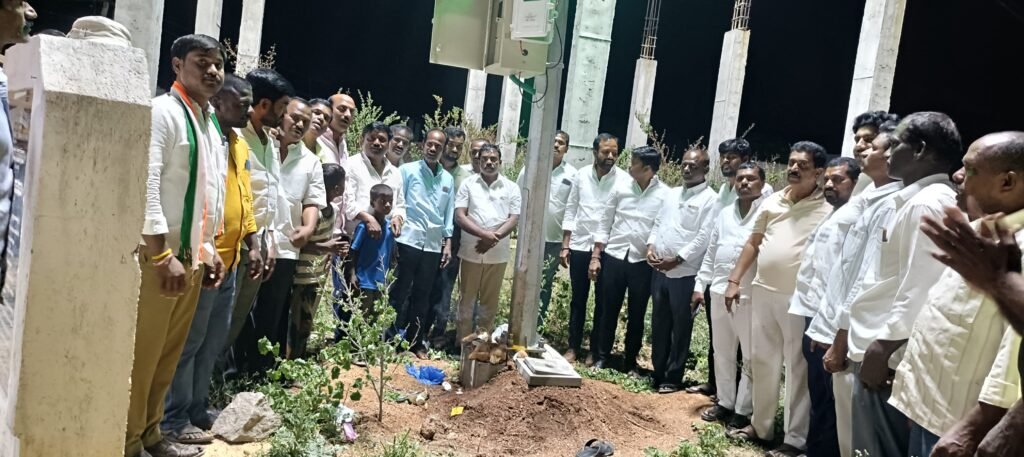 గ్రామాలలో హై మాక్స్ లైట్లతో కాంతి వెలుగులు అబివృద్ధి అంటే కాంగ్రెస్ తోనే సాధ్యం