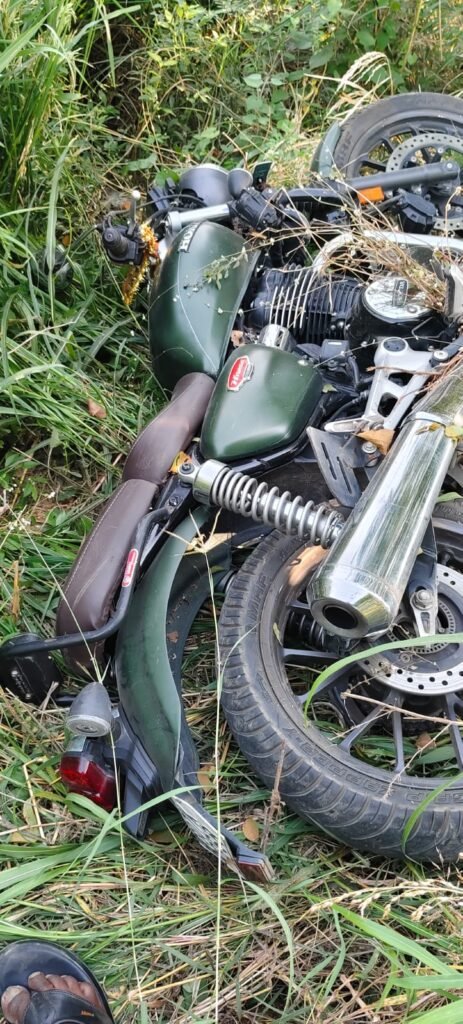 బైక్ అదుపుతప్పి వ్యక్తికి తీవ్ర గాయాలు<br>