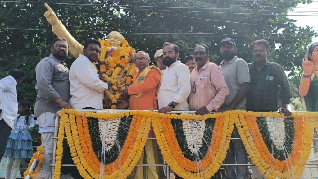 అంబేద్కర్ అందరివాడు ప్రపంచ మేధావి.