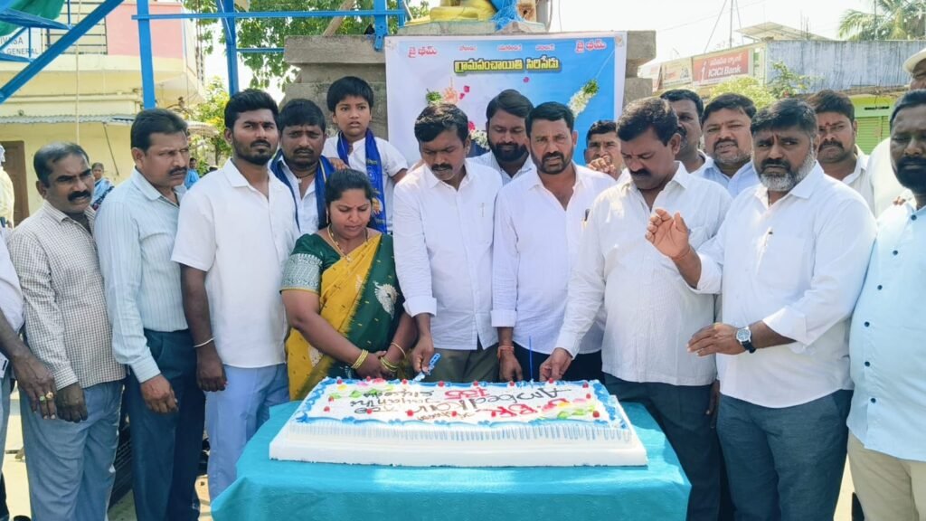 సిరిసేడు గ్రామం లో ఘనంగా అంబేద్కర్ జయంతి వేడుకలు <br><br>* గ్రామ సర్పంచ్ రేణుకుంట్ల శ్యామల&nbsp; కుమార్ ఆధ్వర్యంలోఅంబేద్కర్ చిత్రపటానికి పూలమాలలు వేసి అర్పించినారు