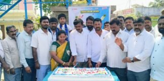 సిరిసేడు గ్రామం లో ఘనంగా అంబేద్కర్ జయంతి వేడుకలు * గ్రామ సర్పంచ్ రేణుకుంట్ల శ్యామల కుమార్ ఆధ్వర్యంలోఅంబేద్కర్ చిత్రపటానికి పూలమాలలు వేసి అర్పించినారు