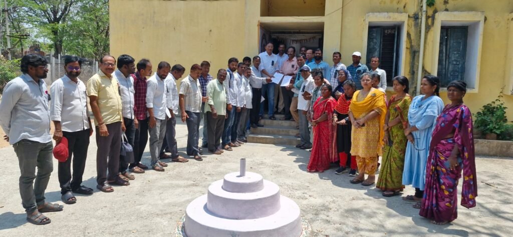 ఉపాధ్యాయుల పెండింగ్ సమస్యలు వెంటనే పరిష్కరించాలి – తహసీల్దార్‌కు వినతి