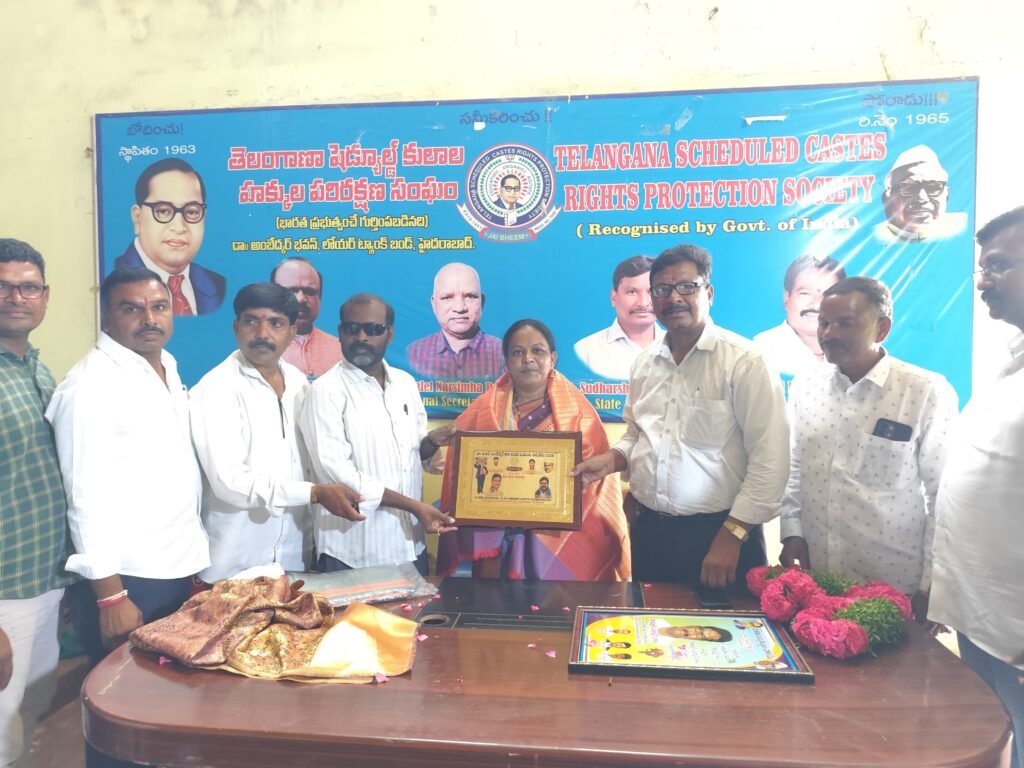 జర్నలిస్ట్ కర్రోళ్ల అన్నమ్మకు దళిత రత్న అవార్డు ప్రధానం..