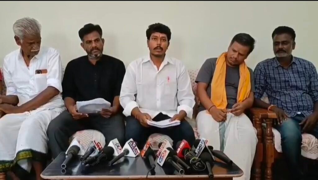 నన్ను ఎవరు బ్లాక్మెయిల్ చేయలేదు మొగిలి ఏకంబర్ నాయు