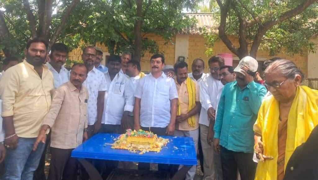 ఘనంగా ముఖ్యమంత్రి చంద్రబాబు నాయుడు జన్మదిన వేడుకలు<br>ముఖ్యాంశాలు:<br>సుండిపెంటలో ఉత్సాహంగా జన్మదిన సంబరాలు