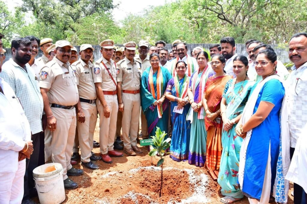 అగ్నిమాపక సిబ్బంది సేవలు అభినందనీయం..