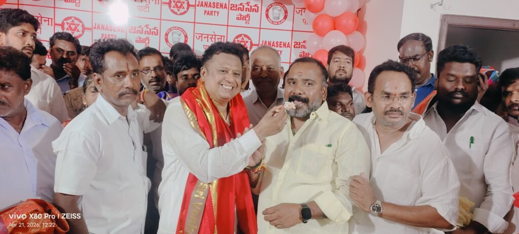 పూతలపట్టు ఎమ్మెల్యే మురళీమోహన్ చేత డా. హరిప్రసాద్‌కు జన్మదిన శుభాకాంక్షలు