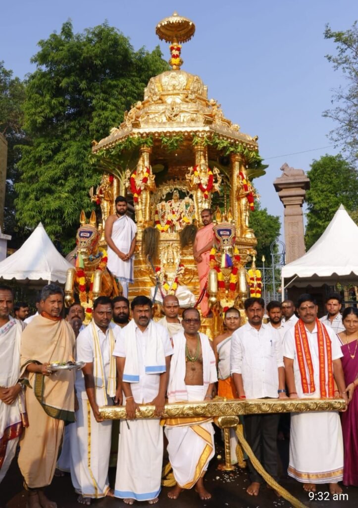 శ్రీశైలం దేవస్థానంలో వైభవంగా స్వర్ణరథోత్సవం