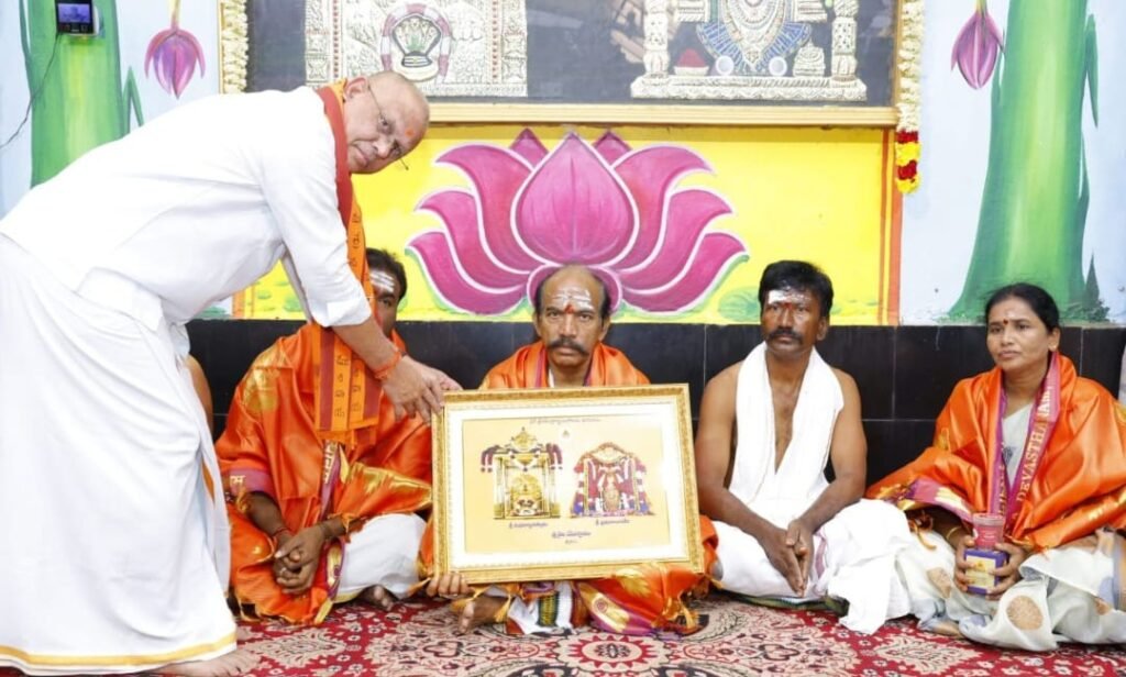 శ్రీశైలం మల్లన్న దర్శనం చేసిన ఎస్సీ కమిషన్ చైర్మన్ జవహర్