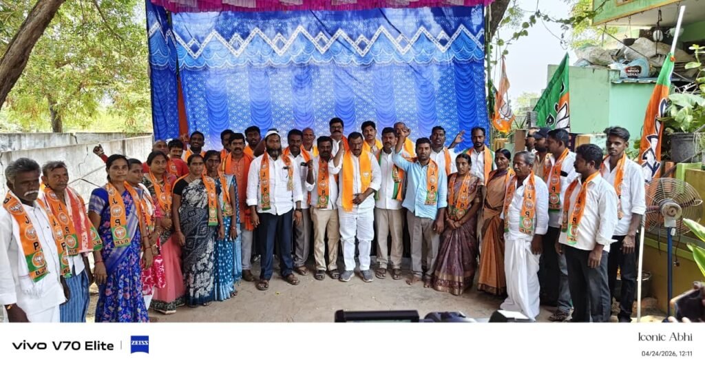 వైసీపీ నుంచి బిజెపి పార్టీలో 30 కుటుంబాలు చేరిక *దేశ సంక్షేమం, ధర్మ సంరక్షణ బీజేపీ కే సాధ్యం.*