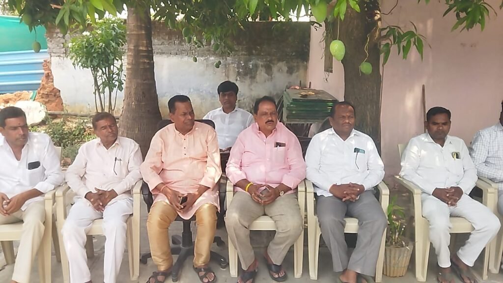 *హైకోర్టు తీరుపుతో ధర్మం గెలిచింది*<br>-టార్గెట్ల సీఎంకు చంప దెబ్బ <br>-కేసీఆర్ పై నిందలు వస్తే ప్రజలు తగిన నిందలు వస్తే ప్రజలే బుద్ధి చెప్తారు