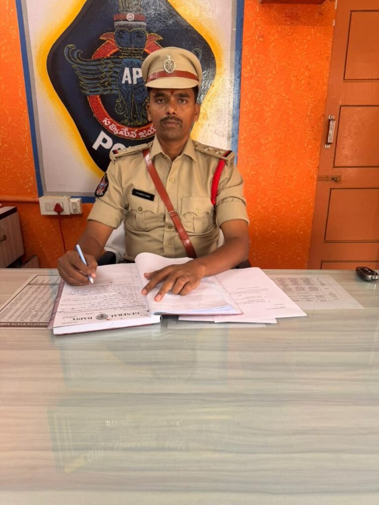 తవణంపల్లిలో కొత్త ఎస్సైగా రమేష్ బాబు బాధ్యతలు స్వీకరణ