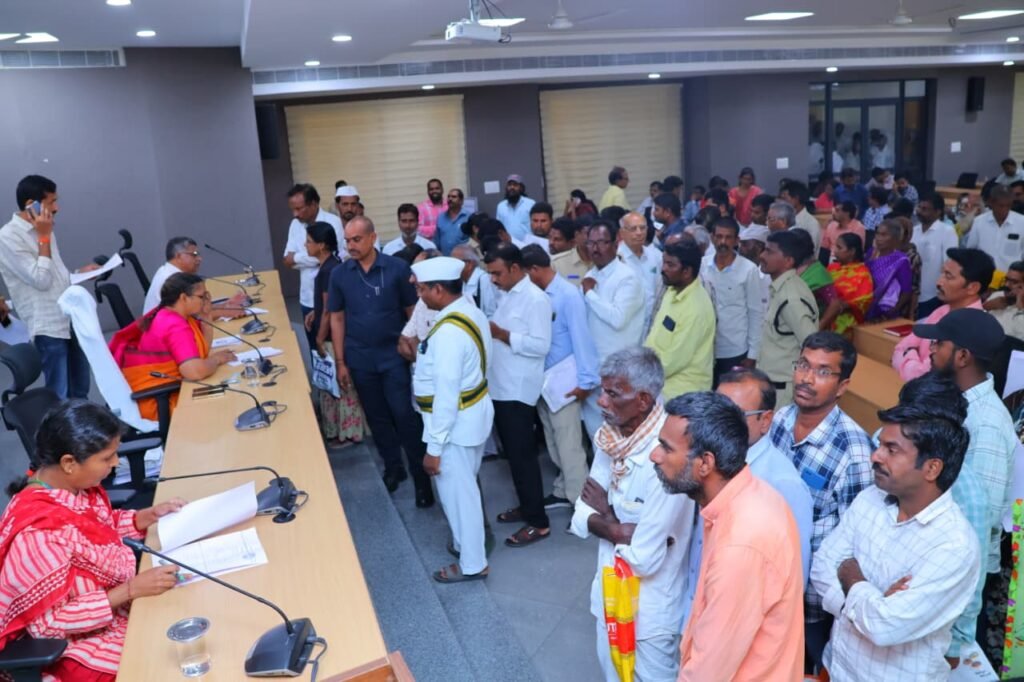 ప్రజావాణి కార్యక్రమంలో భాగంగా వచ్చిన దరఖాస్తులను సత్వరంగా పరిష్కరించాలి.. 