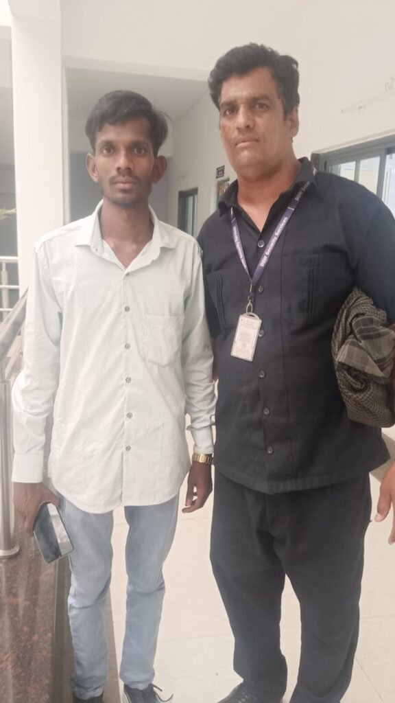 నిజాయితీకి నిలువెత్తు నిదర్శనం — మాజీ ఆర్మీ జవాన్ అన్వర్