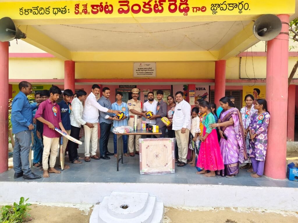 సమ్మర్ క్యాంప్‌కు స్పోర్ట్స్ మెటీరియల్ అందజేసిన సింగిరెడ్డి శ్రీకాంత్ రెడ్డి
