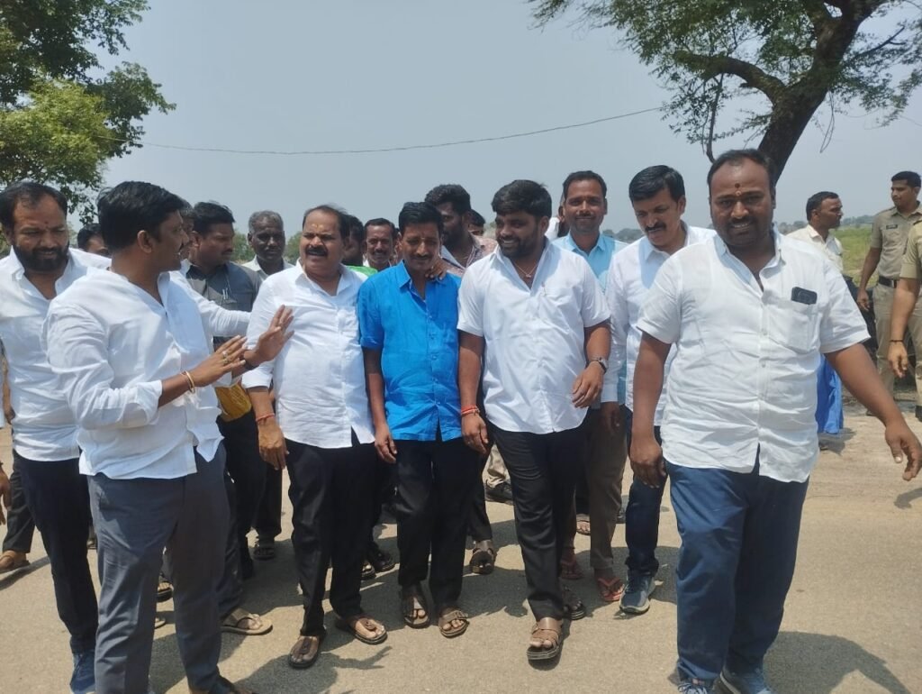 రామచంద్రాపురం నుండి రేగడి చిలకమర్రి వరకు మరొక మూడు హైలెవల్ బ్రిజ్జి లు శంకుస్థాపన చేసిన గౌరవ శాసనసభ్యులు వీర్లపల్లి శంకరన్న