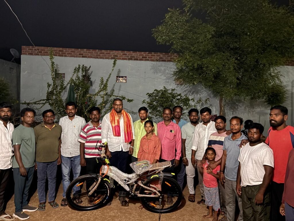 నడక కష్టం లేకుండా చేసి… చదువుల తల్లికి ‘సైకిల్’ తో తోడైన సుప్ప ప్రకాష్ అన్న!”*