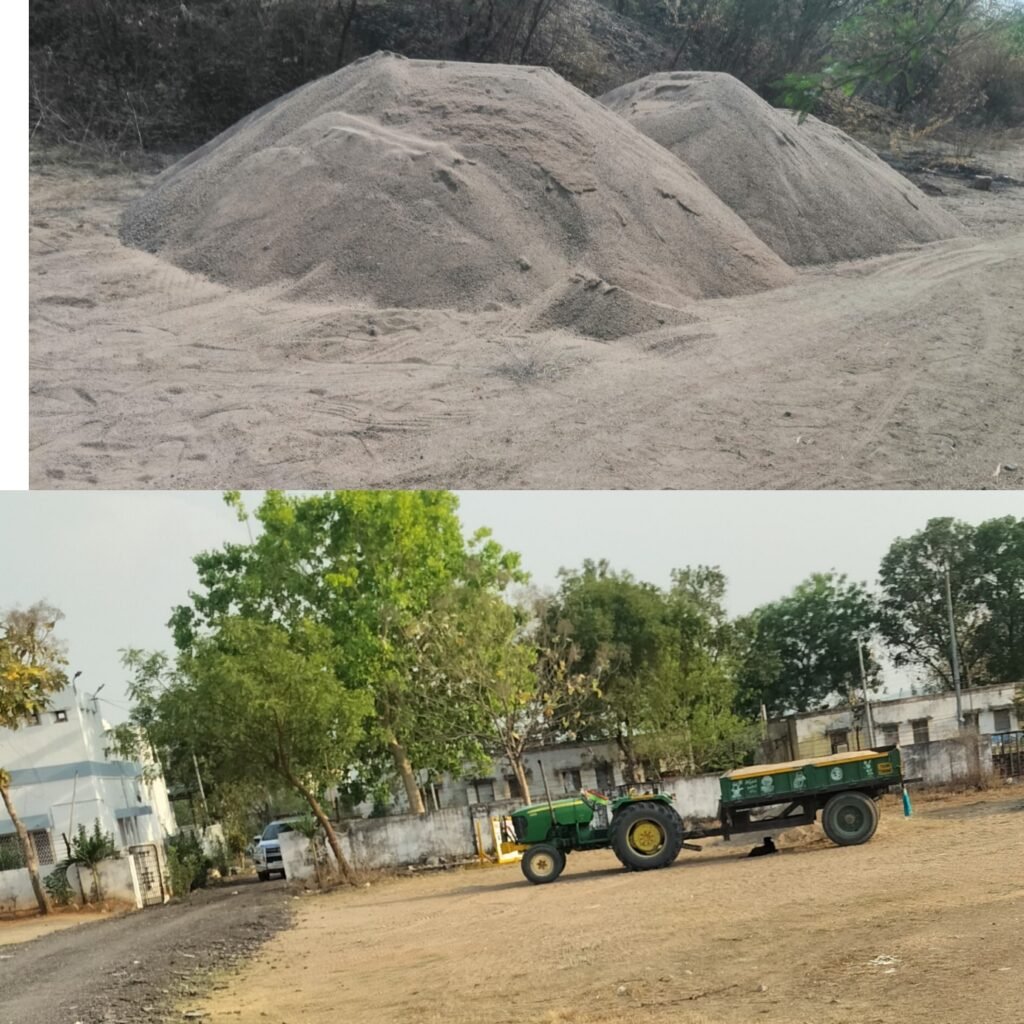 అక్రమ ఇసుక డంపుపై టాస్క్‌ఫోర్స్ దాడి  ట్రాక్టర్ స్వాధీనం-పోలీస్ స్టేషన్ తరలింపు