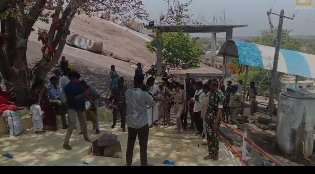 బెజ్జంకి లక్ష్మీనరసింహస్వామిని దర్శించుకున్న సిద్దిపేట సిపి పేరుమాళ్