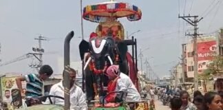 గజవాహనంపై భక్తులకు దర్శనమిచ్చిన లక్ష్మీ నరసింహ స్వామి