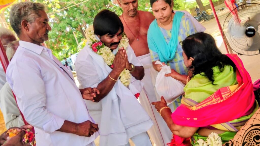 అమ్మవారి ఆశీస్సులు తీసుకోవడం”నాగార్జున రెడ్డి