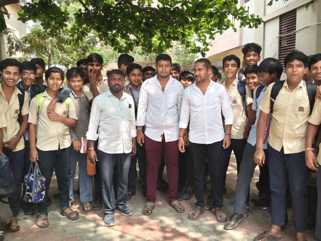 ప్రభుత్వ ఆదేశాలను ధిక్కరిస్తున్న ప్రైవేట్ కార్పొరేట్ పాఠశాలలపై వెంటనే చర్యలు తీసుకోవాలి;;ఎన్.ఎస్.యూ.ఐ, వై.ఎస్.ఆర్‌.ఎస్‌.యూ ఆగ్రహం