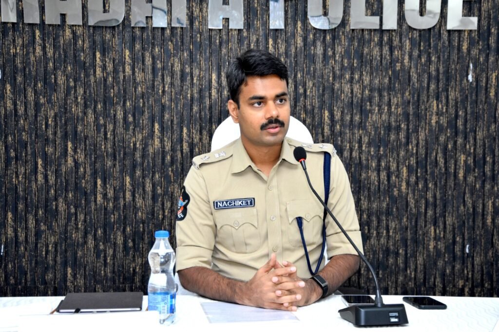 జిల్లా లో రాత్రి పూట ముమ్మరంగా వాహన తనిఖీలు, కార్డన్ అండ్ సర్చ్ ఆపరేషన్  జిల్లా ఎస్.పీ శ్రీ షెల్కే నచికేత్ విశ్వనాథ్ ఐ.పీ.ఎస్