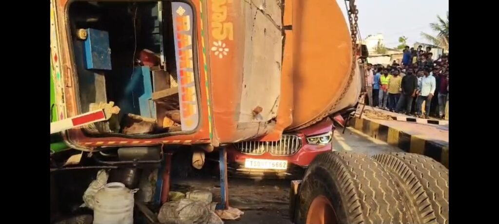 కీసర టోల్ ప్లాజా ఘోర ప్రమాదం తప్పు ఎవరిది ? యాజమాన్యం నిర్లక్ష్యం బట్టబయలు !.ఏఐవైఎఫ్ కరిసే.మధు