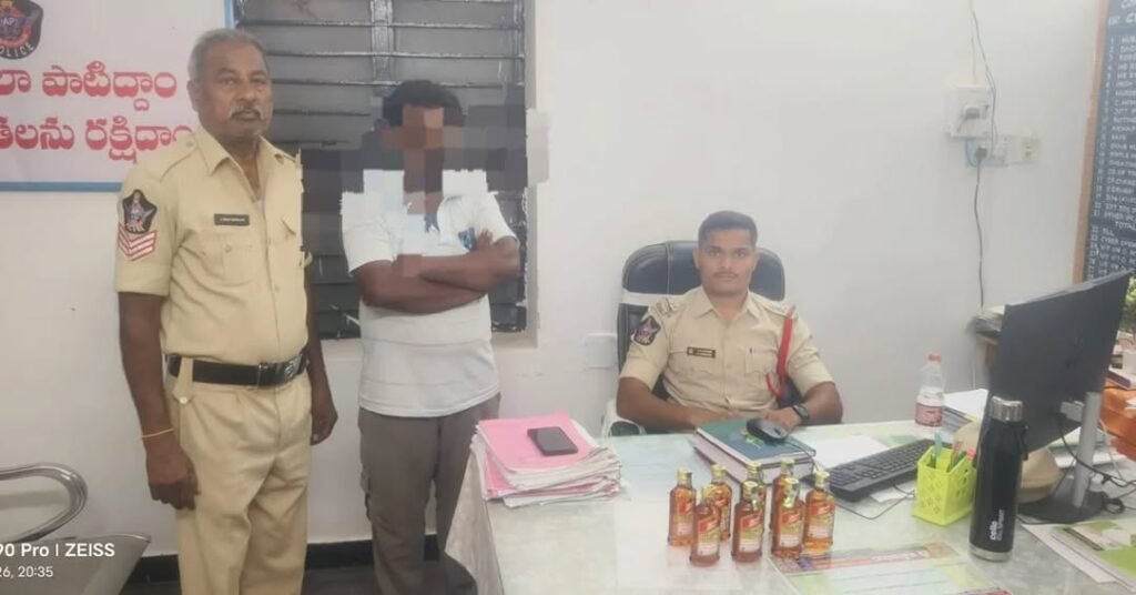 కలసపాడు పరిధిలో మూడు వేరు వేరు కేసుల్లో అక్రమంగా విక్రయిస్తున్న 26 క్వార్టర్ ల మద్యం స్వాధీనం చేసుకున్న ఎస్.ఐ సుబహాన్