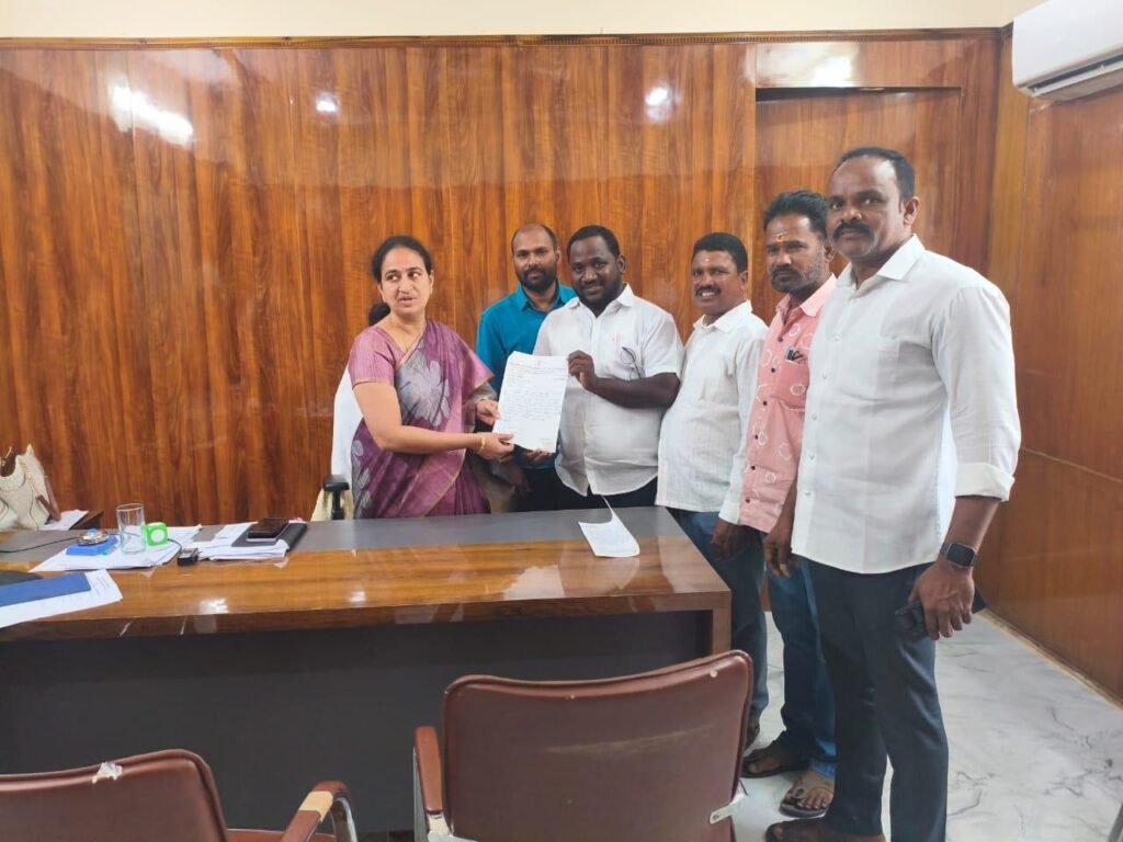 తాగునీటి సమస్యను పరిష్కరించండి డిసి వాణికి వినతి పత్రం సమర్పించిన వినోద్