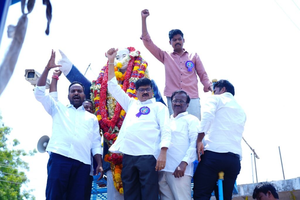 డాక్టర్ బి.ఆర్. అంబేద్కర్ గారి 135వ జయంతి సందర్భంగా మహనీయునికి ఘన నివాళులు అర్పించిన ఉమ్మడి కడప జిల్లా డిసిసి బ్యాంక్ చైర్మన్  సూర్యనారాయణ రెడ్డి”