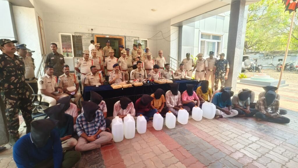 పులివెందులలో పోలీసుల మెరుపు దాడి …15 కిలోల గంజాయి స్వాధీనం..