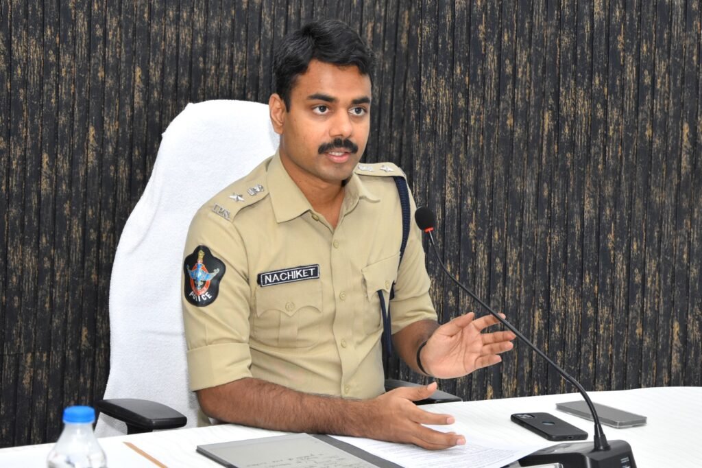 రౌడీ ల భరతం పట్టండి.. ఎవరినీ ఉపేక్షించవద్దు.. జిల్లాలో రౌడీ యిజం ఎక్కడా ఉండకూడదు,జిల్లా ఎస్.పి శ్రీ షెల్కే నచికేత్ విశ్వనాథ్ ఐ.పి.ఎస్..