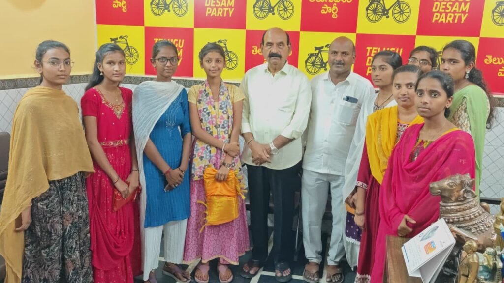 ఇంటర్ ఫలితాల్లో ప్రతిభ ఘనపరిచిన నలంద జూనియర్ కళాశాల విద్యార్థులను అభినందించిన మంత్రివర్యులు ఎన్ఎండి ఫరూక్