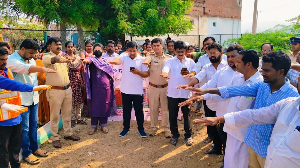 బద్వేల్ మున్సిపాలిటీ పరిధిలోని నాగులచెరువు గట్టు వద్ద “జలధార – జలహారతి” థీమ్‌తో అవగాహన కార్యక్రమం..