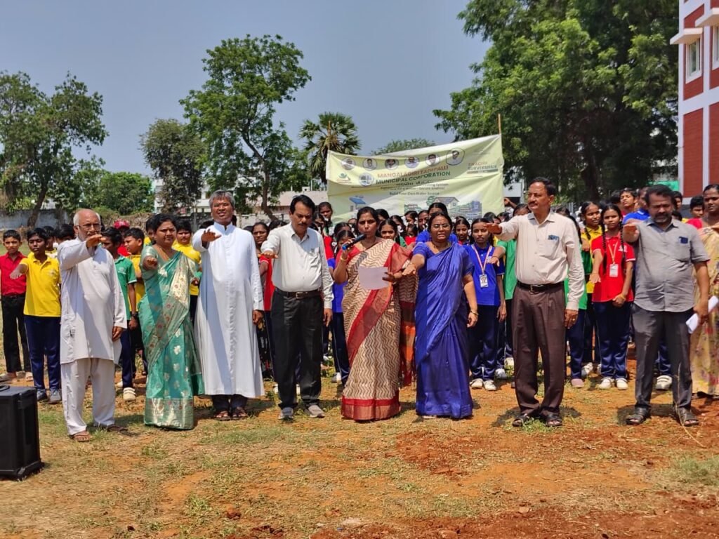 మంగళగిరి తాడేపల్లి నగరపాలక సంస్థ పరిధిలో పలు చోట్ల రెయిన్ వాటర్ హార్వెస్టింగ్ నిర్మాణముల ఏర్పాటు – స్వచ్ఛ ప్రతిజ్ఞ నిర్వహణ