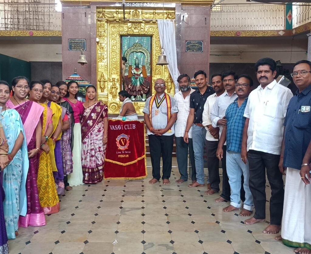 వాసవి క్లబ్ ఆధ్వర్యంలో కొత్తగా చేరిన 162 మంది నూతన వనిత సభ్యులకు.చీరలతో పాటు 162 మంది వనితలందరికీ వడి బియ్యం కార్యక్రమం