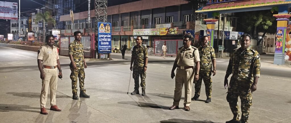 నైట్ బీట్ వ్యవస్థను బలోపేతం చేసి రాత్రి పహారా మరింత కట్టుదిట్టం.  – రహదారులపై విస్తృతంగా వాహనాల తనిఖీలు. జిల్లా ఎస్పీ