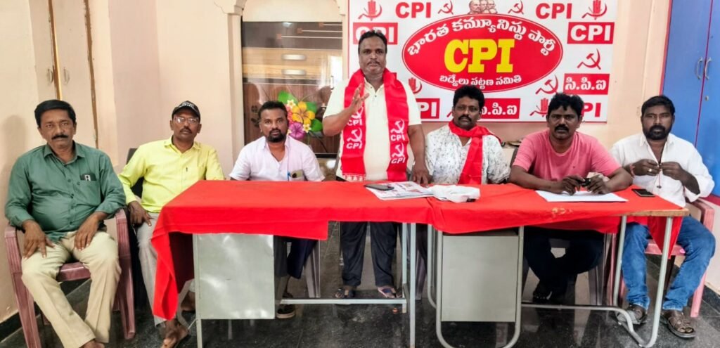 పెట్రోల్, డీజిల్ కొరతను చూపించి రేట్లు పెంచాలన్న ఆలోచన విరమించుకోవాలి సిపిఐ డిమాండ్ .