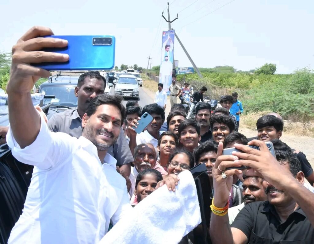 మాజీ ముఖ్యమంత్రి, వైఎస్సార్‌సీపీ అధినేత శ్రీ వైయస్‌ జగన్‌ రెండో రోజు పులివెందుల పర్యటన