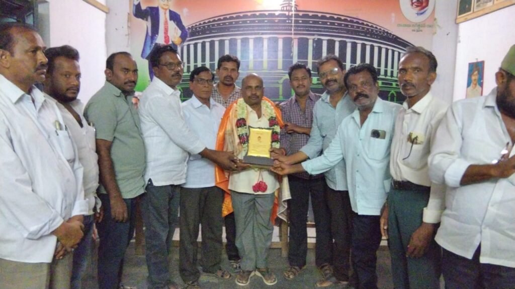 జర్నలిజం ఒక ఫైటర్ బాలస్వామి కి సన్మాన0