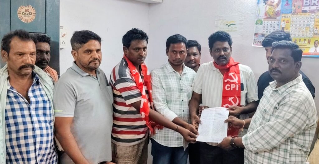 గ్రామపంచాయతీ కార్మికులకు పెండింగ్ వేతనాలు ఇవ్వకపోతే సమ్మె చేపడుతాం..సిపిఐ