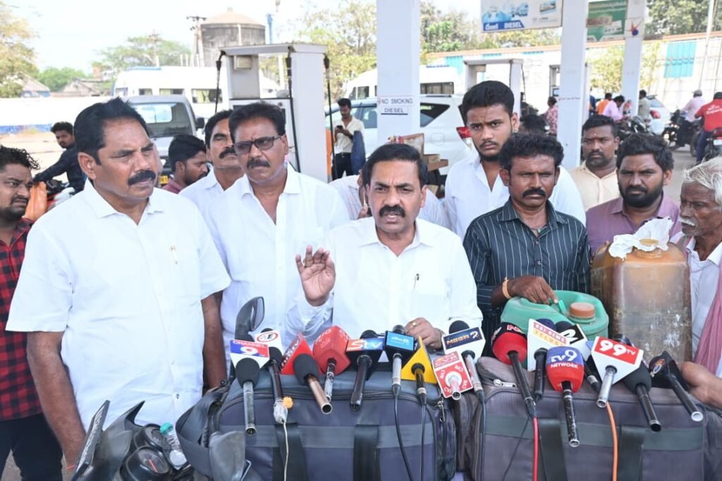 చంద్రబాబు అసమర్థత వల్ల పెట్రోల్, డీజిల్ కొరత -కాకాణి”